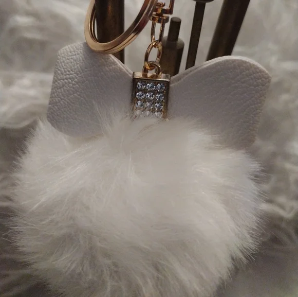 SOLDOUT" NWOT FAUX FUR BALL - Picture 1 of 4